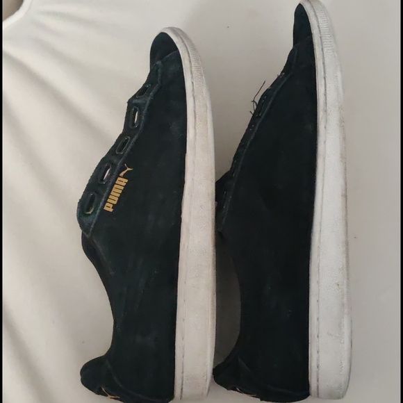 LAST CHANCE Used Suede Puma Sneakers - Picture 3 of 6